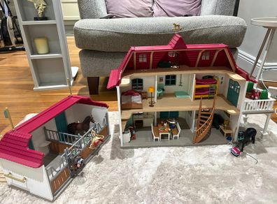 Schleich Horse Club lakeside Country House and Stable