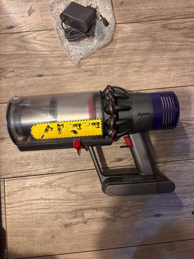 Dyson V10(Like New)