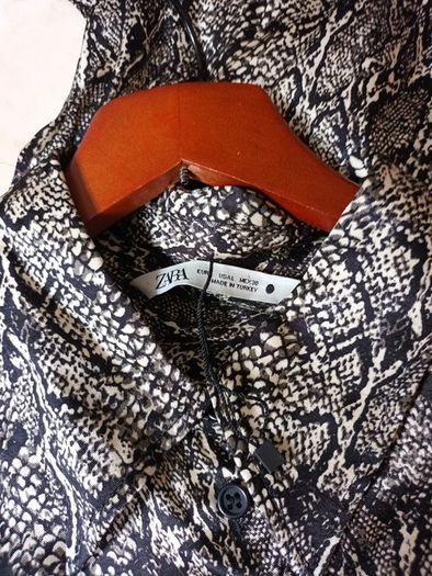 Zara Long Sleeved  Blouse.  S. Large- 14.  B.N.W.T  ( No Paper Tag).