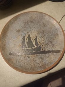 Vintage Retro Pottery HANGING WALL Plate.