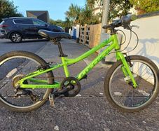 Carrera Abyss Jnr Fit 20 inch wheels