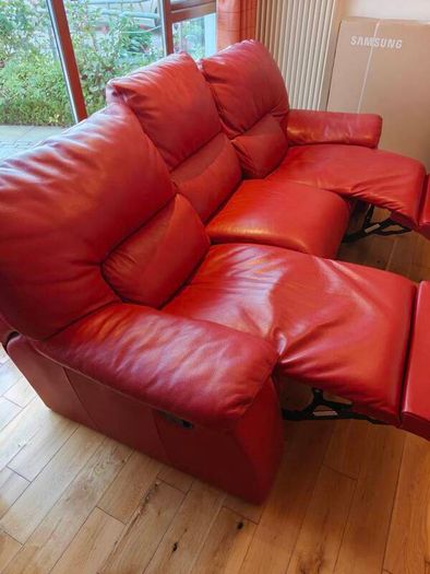 Burgundy Red 3-seater double-recliner couch