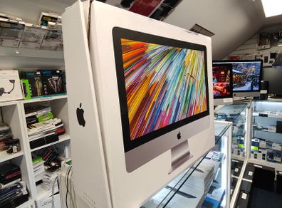 Apple iMac - 21.5 Inch - 2.3 GHZ - i5 - 1TB Hard  - 8GB RAM- Mid 2017 with Magic Keybord & Magic Mouse 2