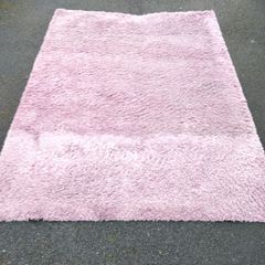 rugs. Large pink rug. In good condition. Size 240cm x 170cm