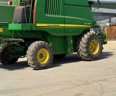 John Deere T 660 Combine