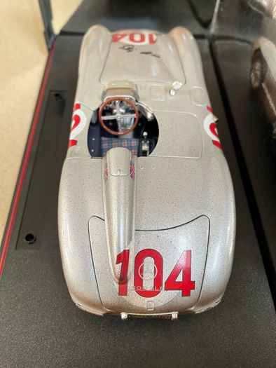 Mercedes 300 SLR Dirt Signed by Stirling Moss 1/18 Maisto