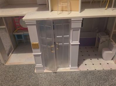 Dolls house Rainbow high