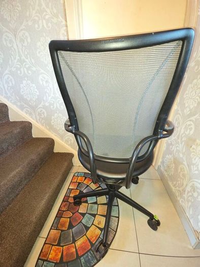 Humanscale Liberty Office chair - Needs arm pads!!