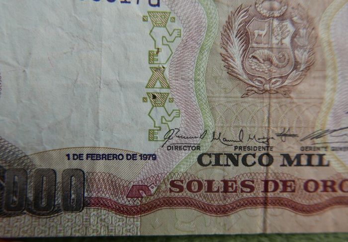 Variety of 10 Different Foreign Banknotes most of Peru