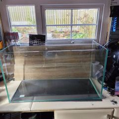 Aquarium tank and LED light