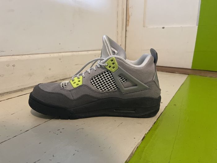 jordan 4 retro SE neon