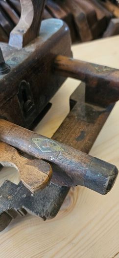 Mathieson plough plane and 17 moulding planes