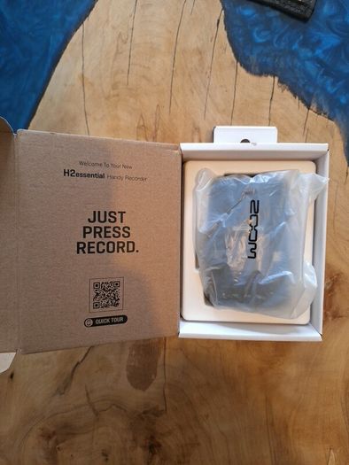 Zoom H2essential multi-mic recorder