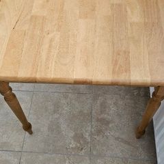 Kitchen table great condition 80 euro or open to offers