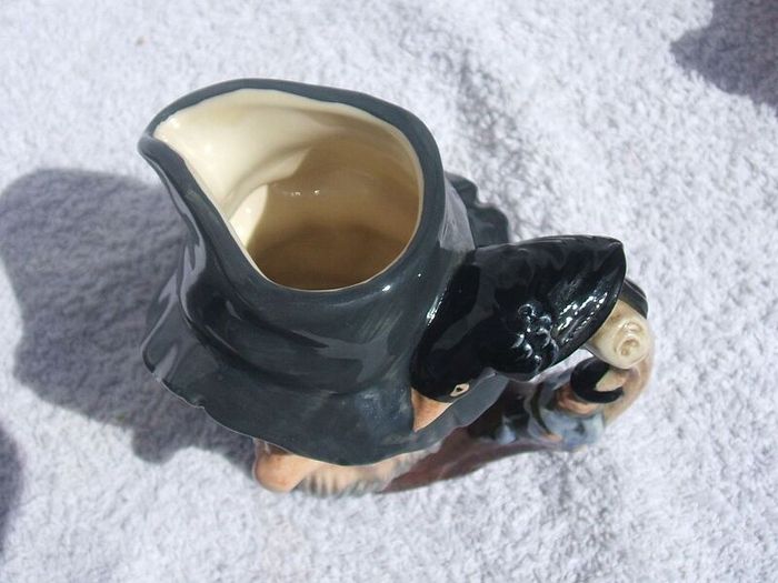 ROYAL DOULTON (D6463) - a medium size character jug of RIP VAN WINKLE (4" height). Pristine condition.
