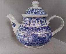 Queen Elizabeth ll's Jubilee Celebration  Broadhurst Teapot