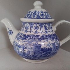 Queen Elizabeth ll's Jubilee Celebration  Broadhurst Teapot
