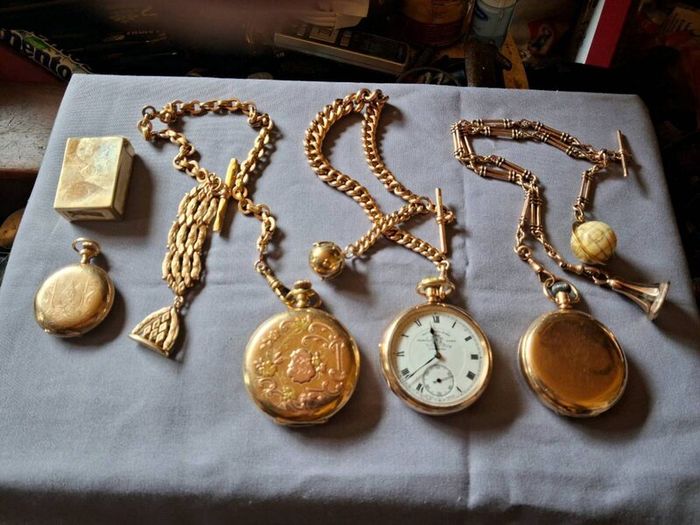 Jewellery and collection of collectibles