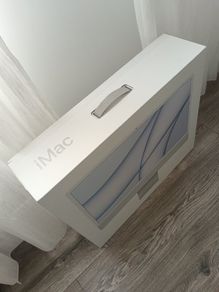 Apple iMac 24-inch with M1 Chip - 8GB RAM / 256GB SSD - Silver