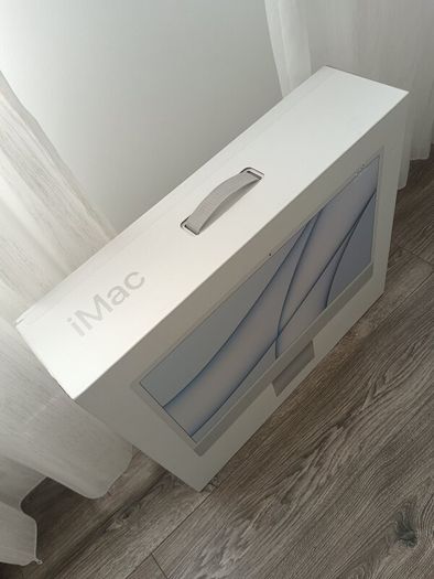 Apple iMac 24-inch with M1 Chip - 8GB RAM / 256GB SSD - Silver