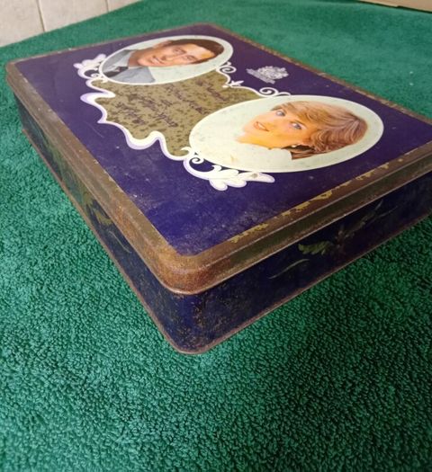 Vintage Carburys Milk Chocolate Souvenir Tin/ The marriage of Prince of Wales & Lady Diana Spencer