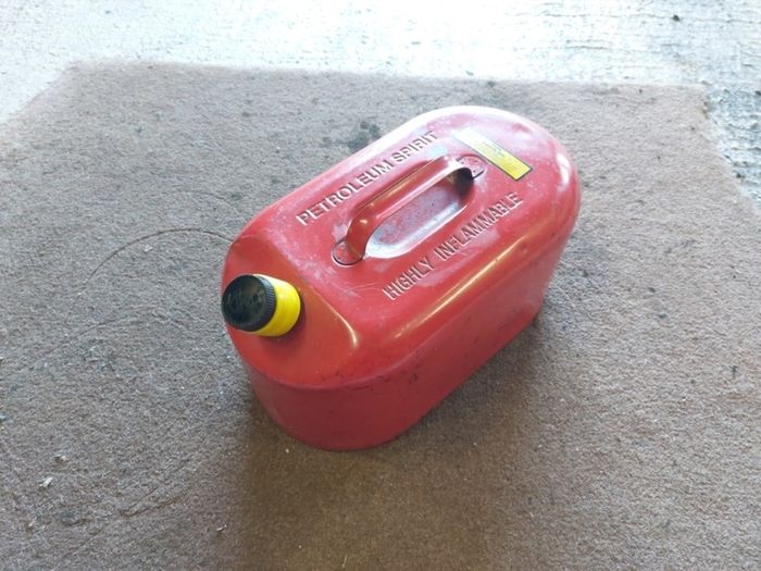 2 gallon steel petrol can