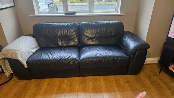 Natuzzi black 3 piece leather sofa and 2 seats