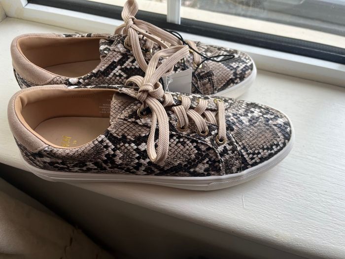 New H&M Flats