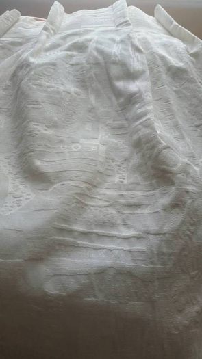 Curtains + tie-back.