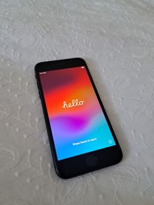 iPhone SE (2020) 64 GB Unlocked Black Excellent Condition