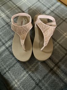 Skechers yoga foam sandals