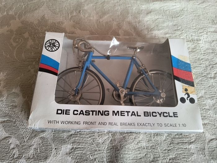 Die Cast Metal Bicycle. Scale 1:10.