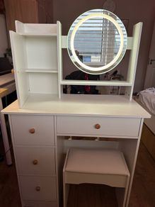 vanity station