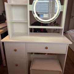 vanity station