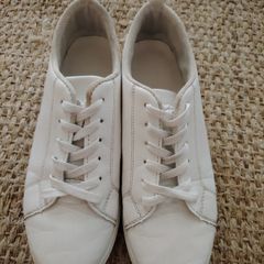 SALE !!! Black and White Trainers   Size 10