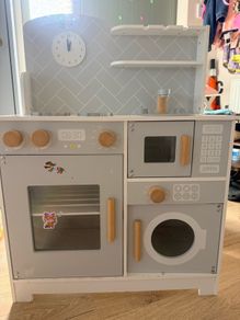 kids wooden kitchen