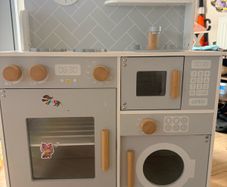 kids wooden kitchen