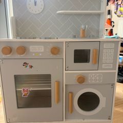 kids wooden kitchen