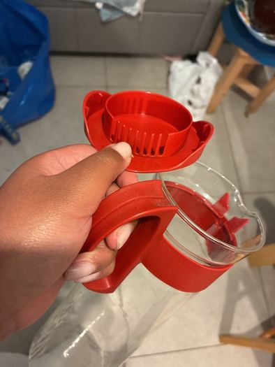 1 Litre glass jug with plastic handle and lid