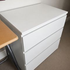 chest of drawers
