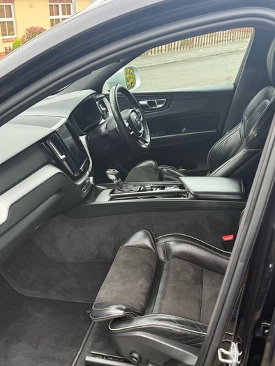 Volvo XC60 - Automatic - R Design- D4 - AWD