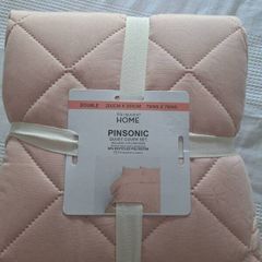 Brand New Double Duvet Set with 2 Pillowcases