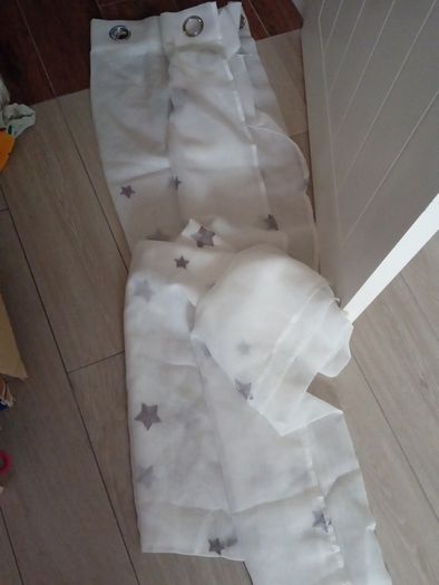 1 pair kids curtains white with grey stars, see-through
