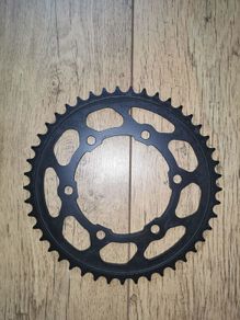 Yamaha/Suzuki rear sprocket - used, in excellent condition.