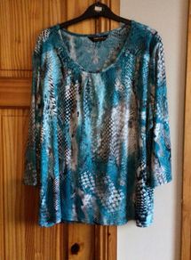 Ladies Michael Gold Blue stretchy top size 2XL includes postage