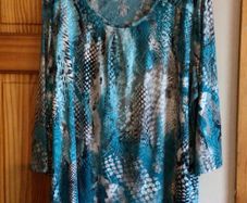 Ladies Michael Gold Blue stretchy top size 2XL includes postage