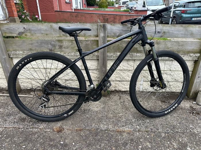 Cube bike needs a little heart: 29 inc wheels frame size L