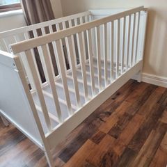 Childs cot - Great condition