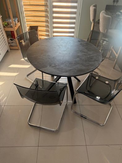 Table and 4 Tobias chairs