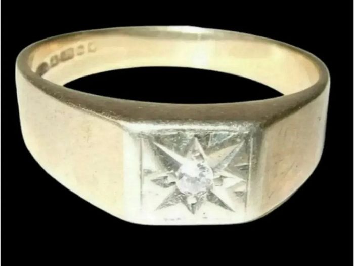 Vintage Hallmarked 9ct Solitaire